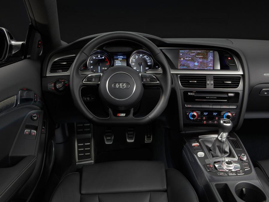 Торпедо Audi S5 Coupe 2012 года  (NA) (фото 4 из 16)